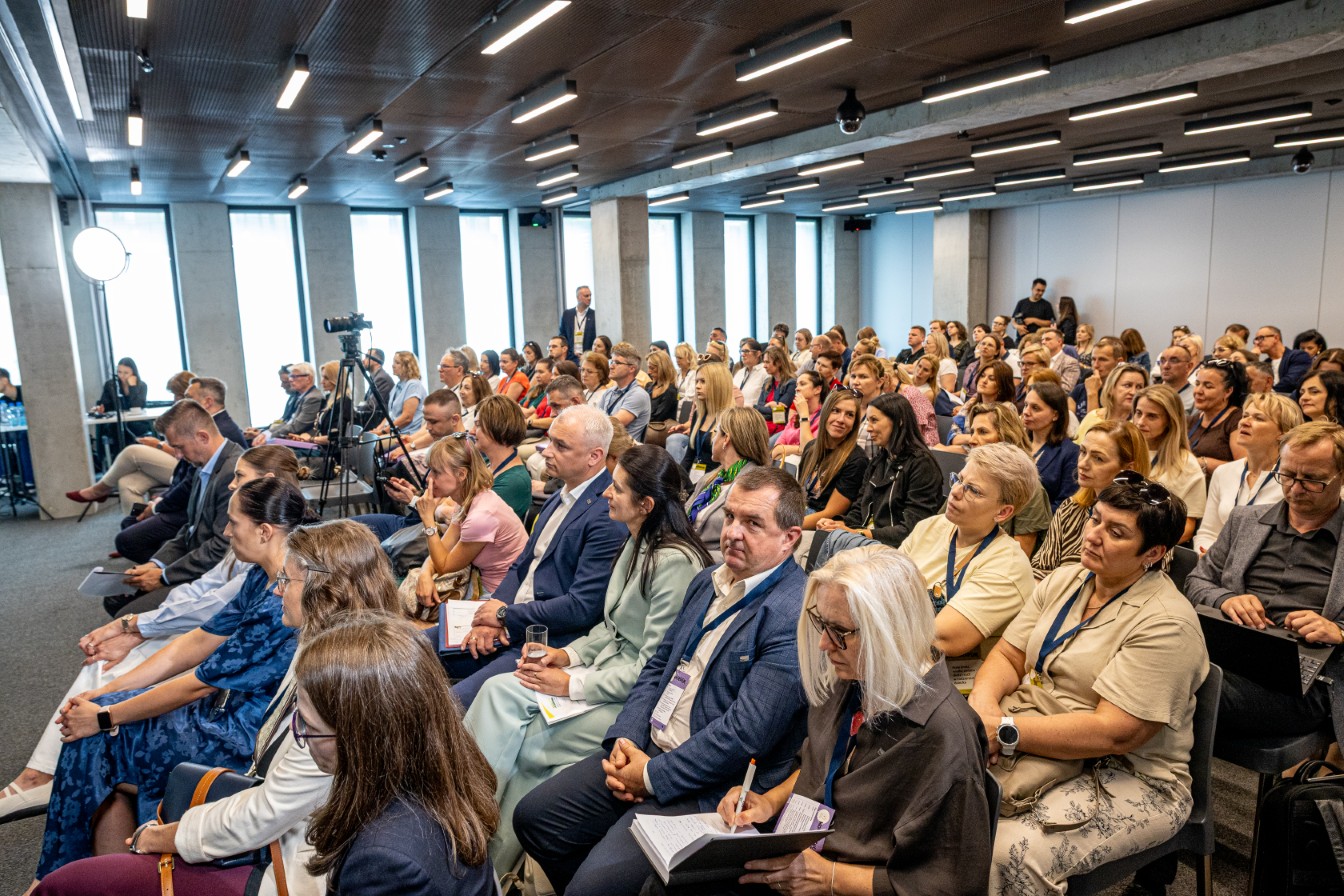 Małe kroki, wielka zmiana – konferencja “Programu dla szkół”